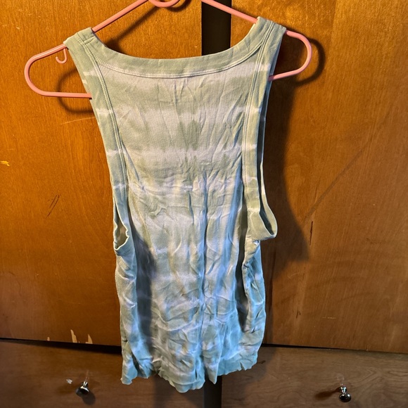 Green&White aerie tank - Picture 2 of 3